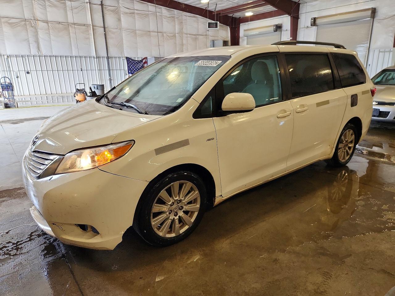 2017 TOYOTA SIENNA LE