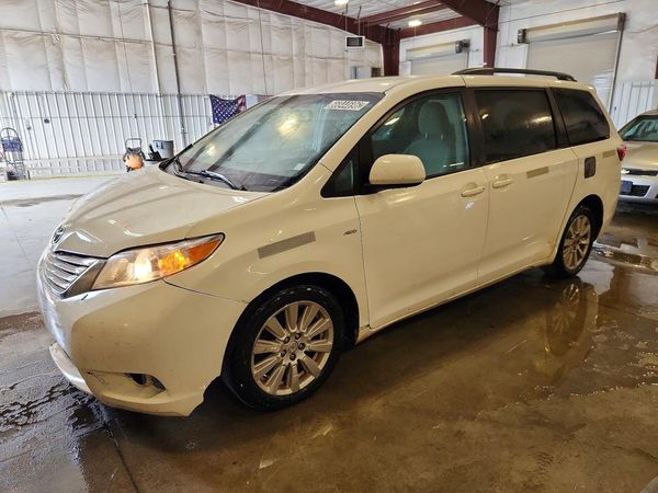 2017 TOYOTA SIENNA LE