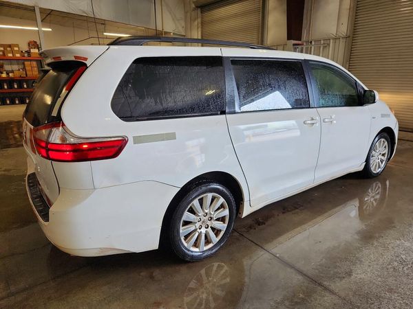 2017 TOYOTA SIENNA LE