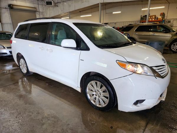 2017 TOYOTA SIENNA LE