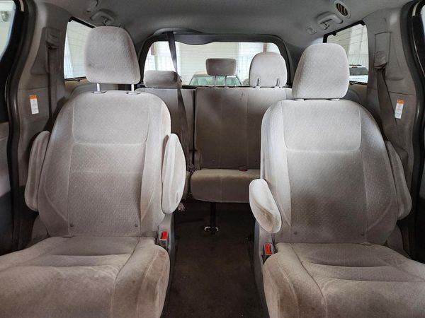 2017 TOYOTA SIENNA LE