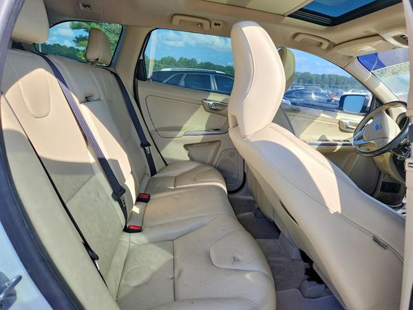 2015 VOLVO XC60 Premier (non R design) — PSRS
