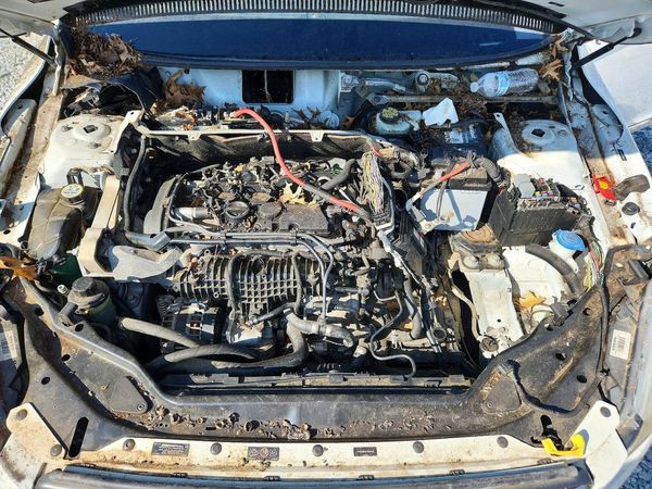 2015 VOLVO XC60 Premier (non R design) — Engine bay