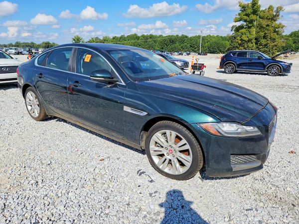 2017 JAGUAR XF Premium — Passenger 3/4