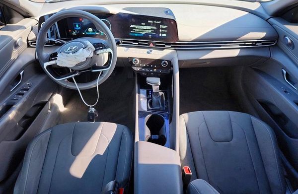 2023 HYUNDAI ELANTRA