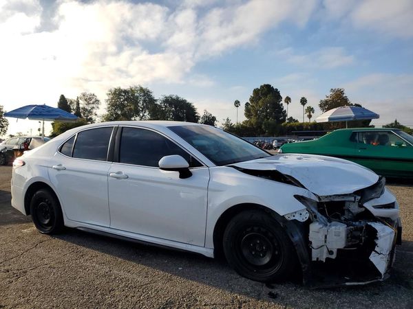 2018 TOYOTA CAMRY