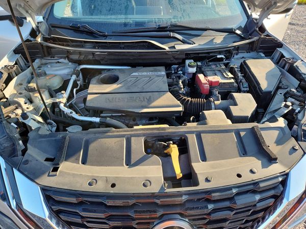 2023 NISSAN ROGUE SV — Engine bay