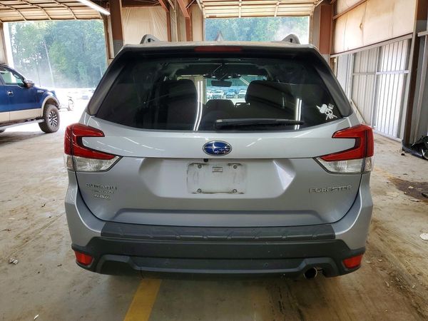 2022 SUBARU FORESTER