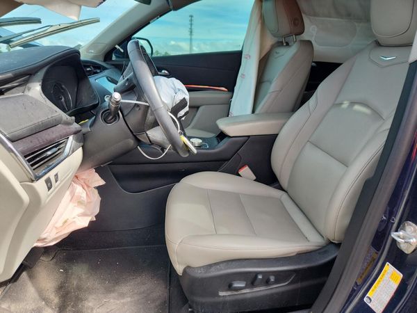 2019 CADILLAC XT4 Luxury — DENT