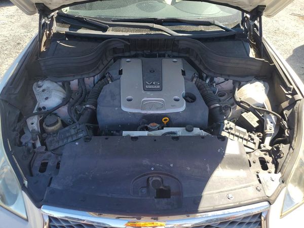2016 INFINITI QX50 — Engine bay