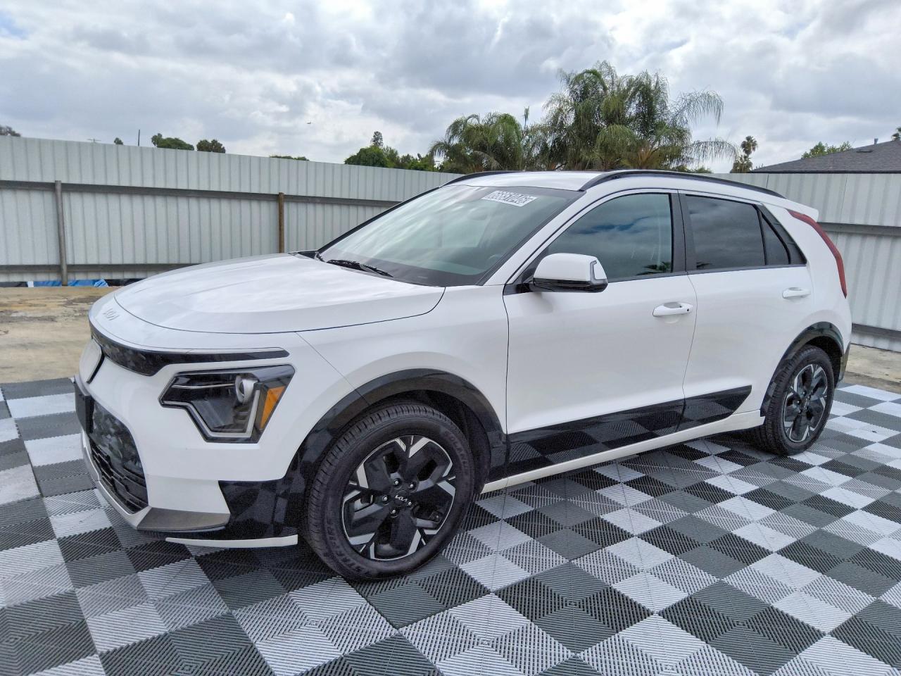 2024 KIA NIRO Wind — Front 3/4