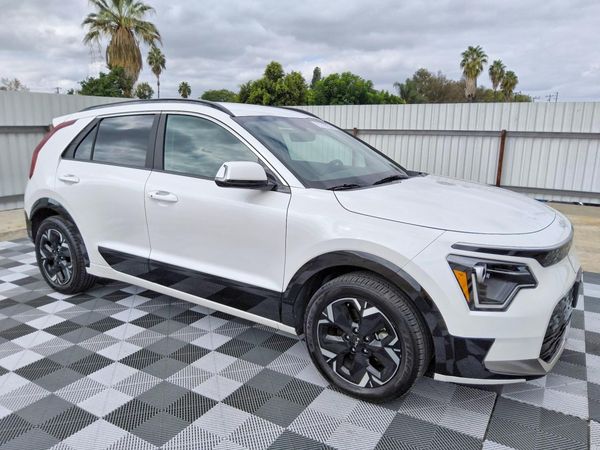 2024 KIA NIRO Wind — Passenger 3/4