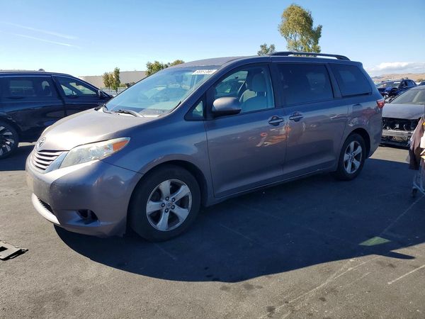 2015 TOYOTA SIENNA