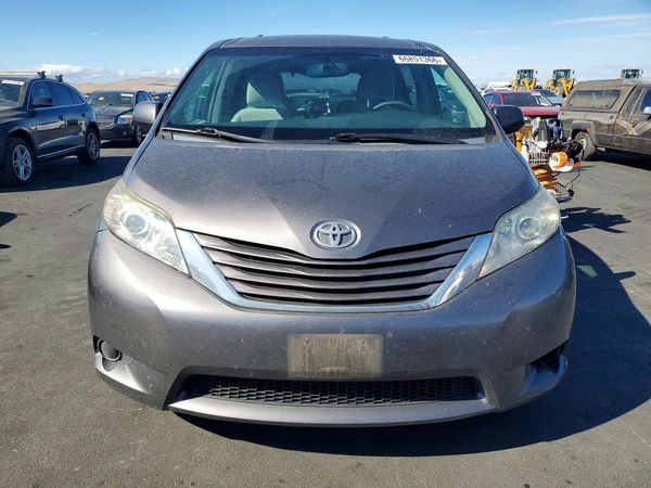 2015 TOYOTA SIENNA