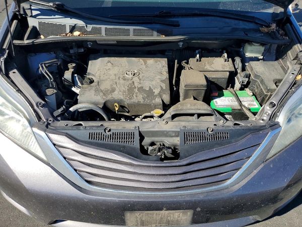 2015 TOYOTA SIENNA