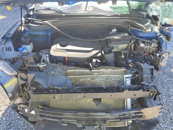 2019 HYUNDAI SANTA FE SE — Engine bay