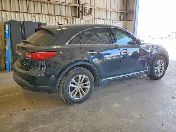 2016 INFINITI QX70
