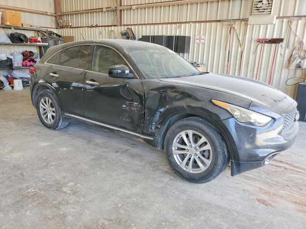 2016 INFINITI QX70