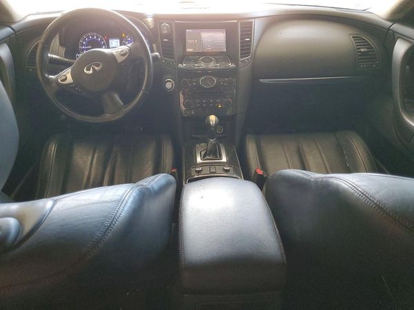 2016 INFINITI QX70