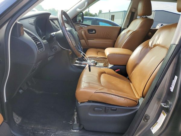 2017 INFINITI QX80 — DENT