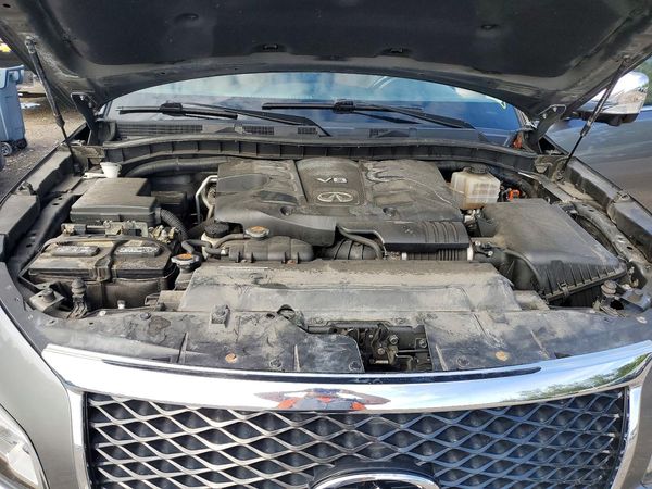 2017 INFINITI QX80 — Engine bay
