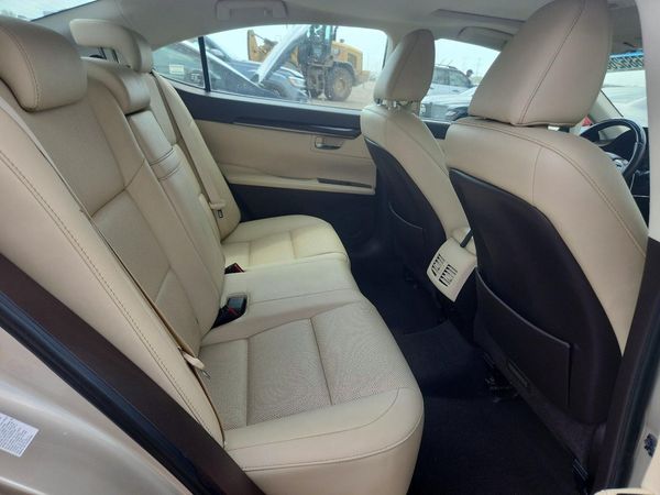 2016 LEXUS ES