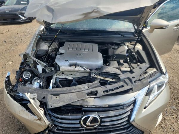 2016 LEXUS ES