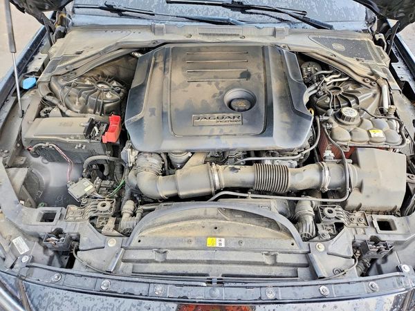 2017 JAGUAR XF Premium — Engine bay