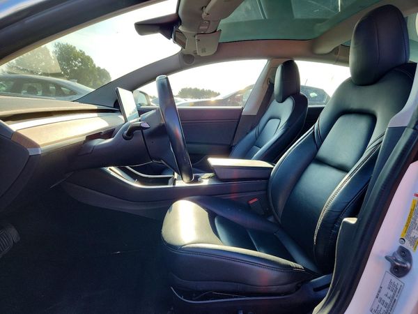 2019 TESLA MODEL 3 — DENT