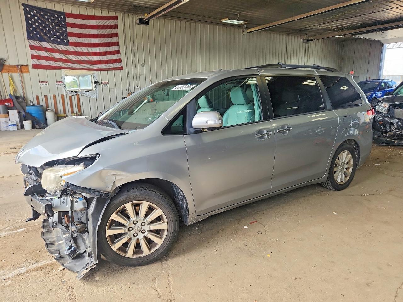 2014 TOYOTA SIENNA