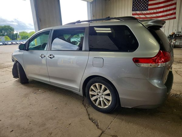 2014 TOYOTA SIENNA
