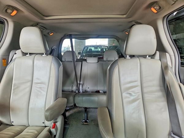 2014 TOYOTA SIENNA