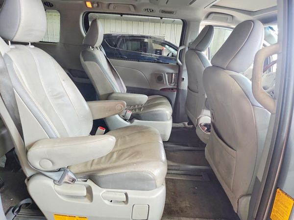 2014 TOYOTA SIENNA