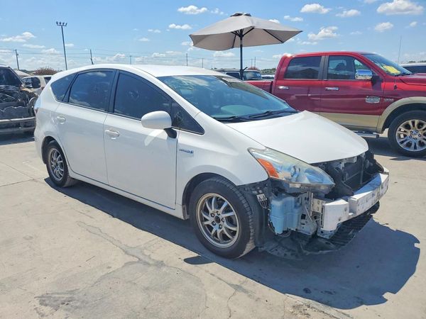 2014 TOYOTA PRIUS V TW — Passenger 3/4