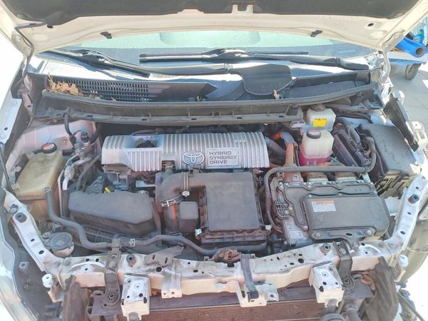 2014 TOYOTA PRIUS V TW — Engine bay