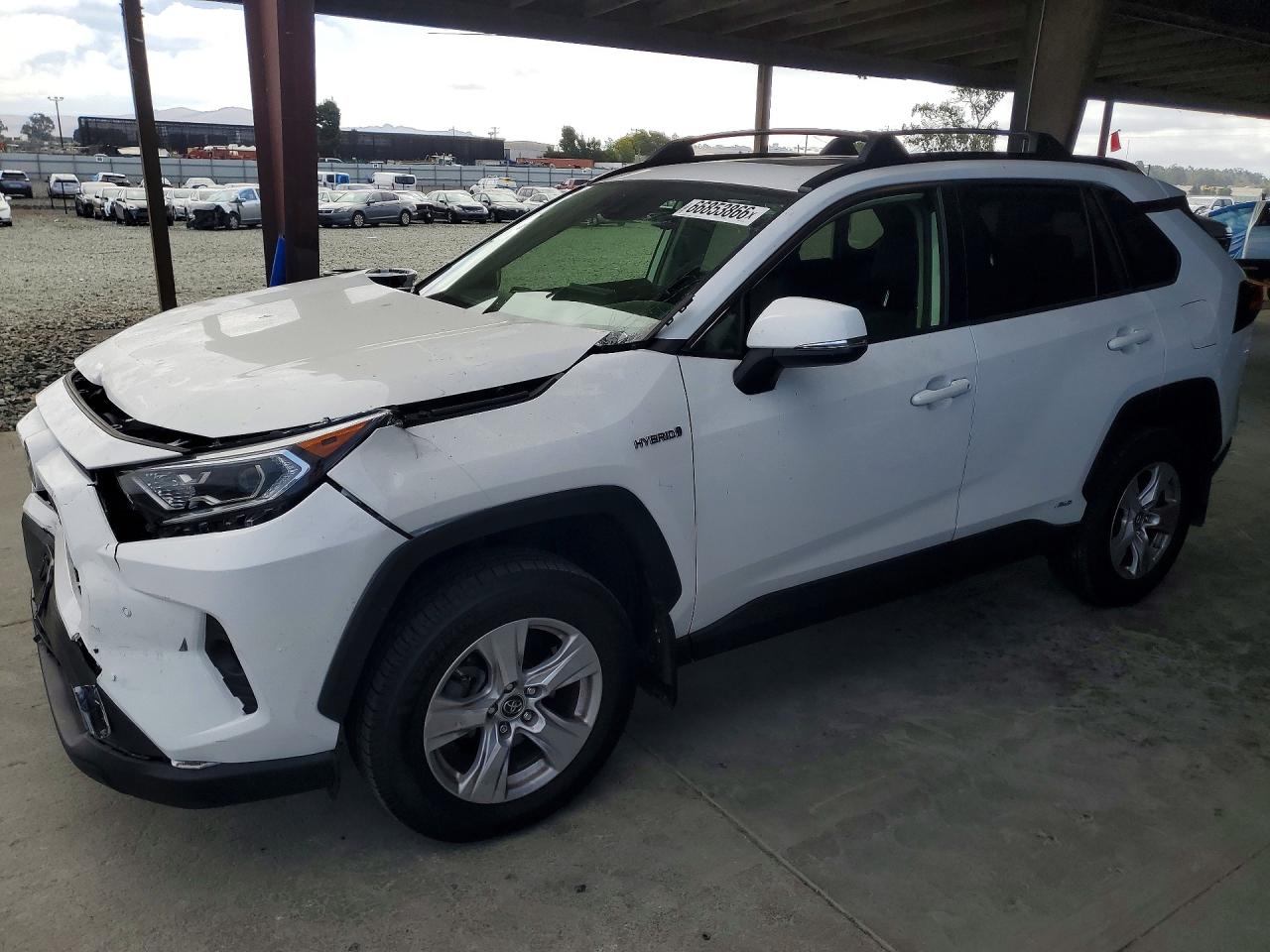 2019 TOYOTA RAV4 — Front 3/4