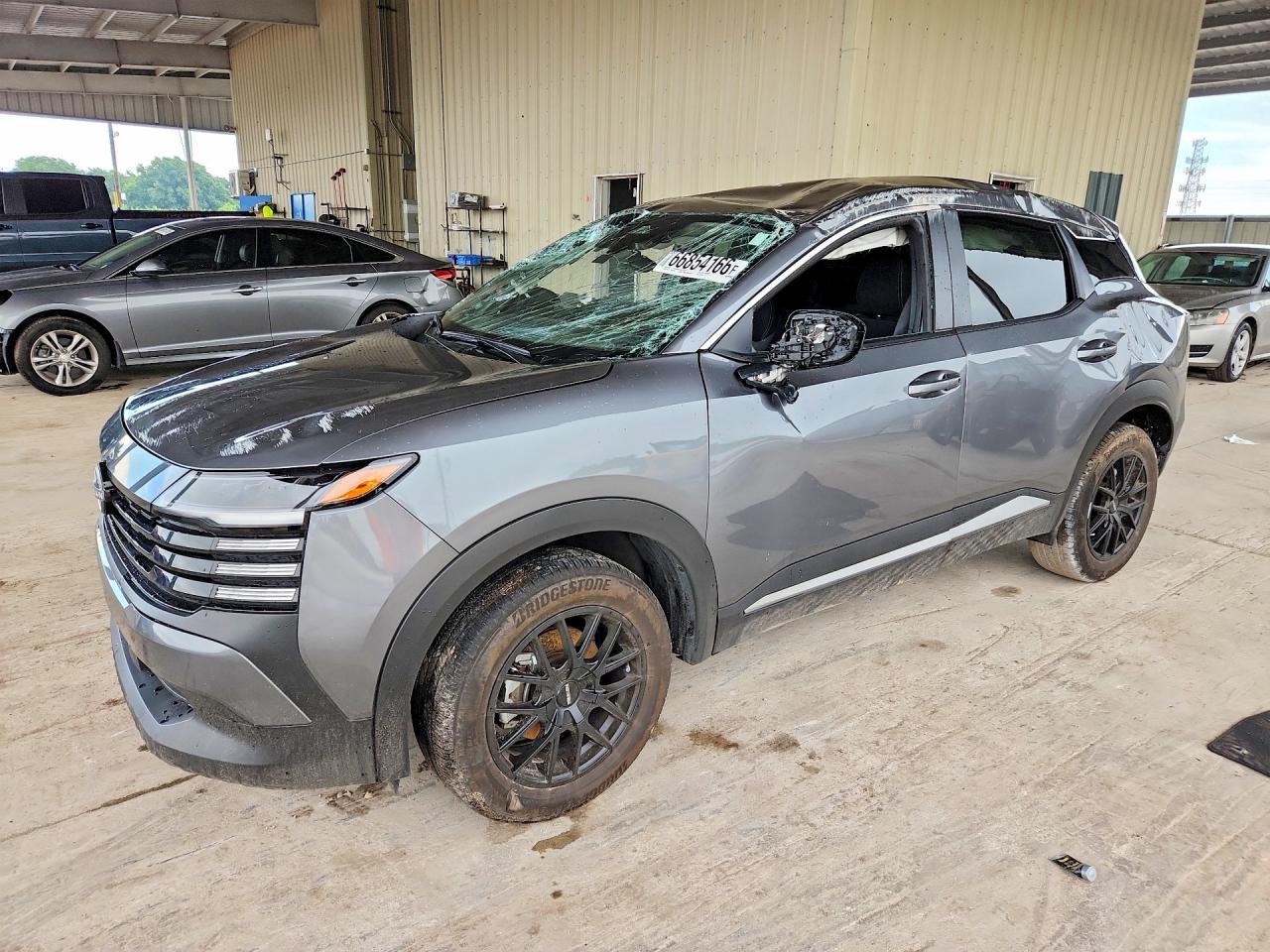 2025 NISSAN KICKS