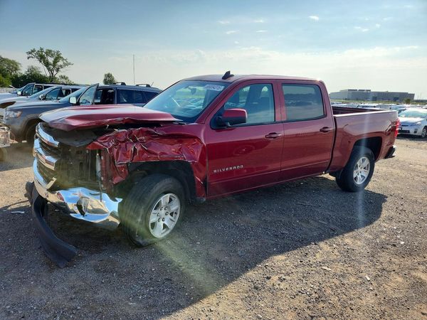 2018 CHEVROLET SILVERADO LT — Front 3/4