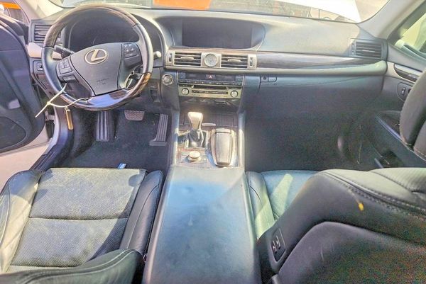 2013 LEXUS LS
