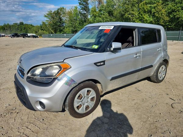 2012 KIA SOUL GL — Front 3/4