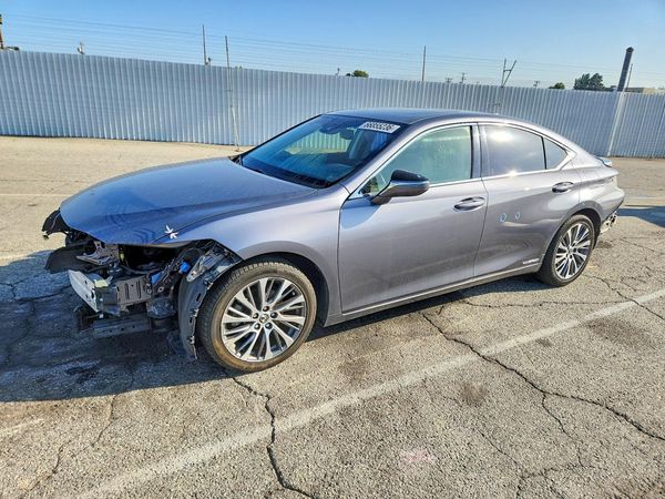2019 LEXUS ES — DSFA — Front 3/4