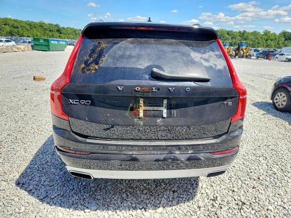 2020 VOLVO XC90 Momentum