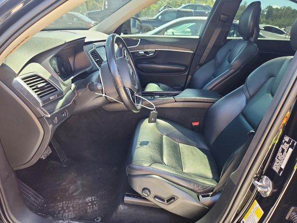 2020 VOLVO XC90 Momentum