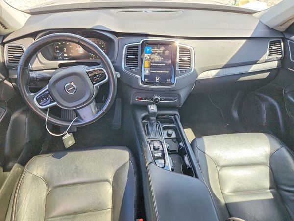 2020 VOLVO XC90 Momentum