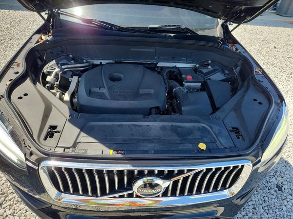 2020 VOLVO XC90 Momentum