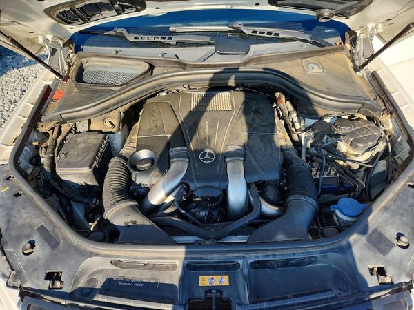 2014 MERCEDES-BENZ ML ML550 4-MATIC — Engine bay