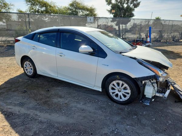 2019 TOYOTA PRIUS