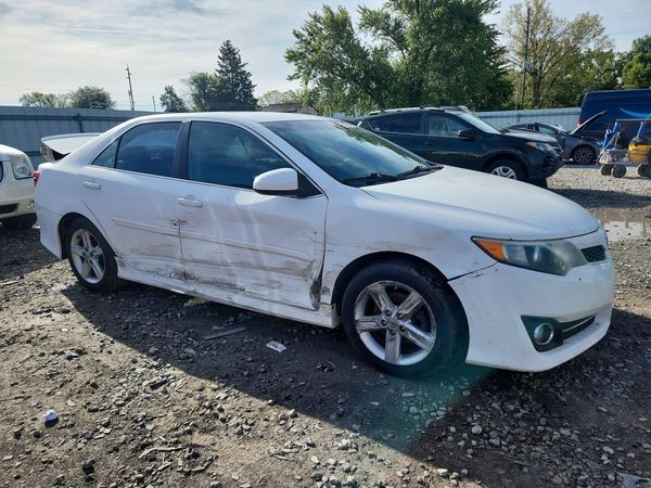 2014 TOYOTA CAMRY