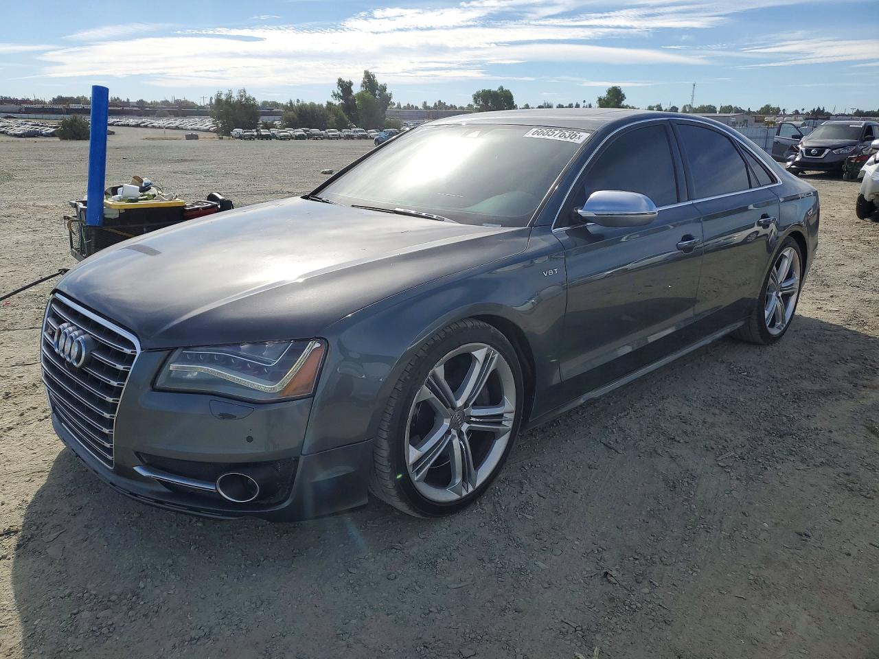 2013 AUDI S8