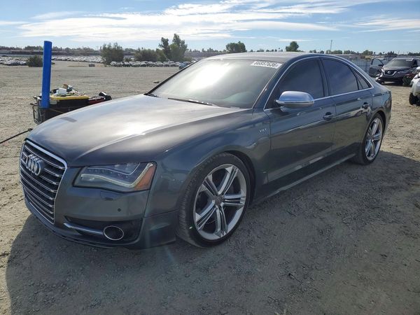 2013 AUDI S8